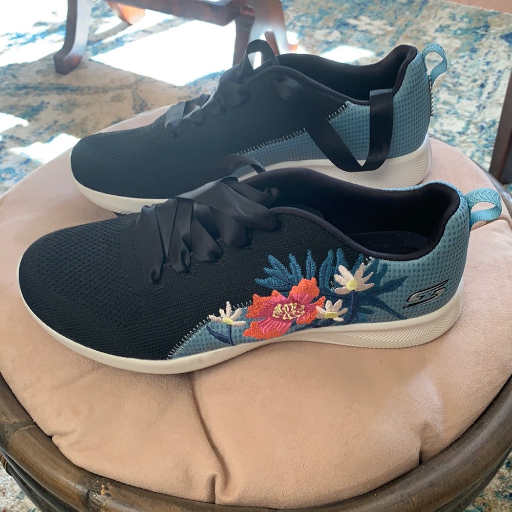 Skechers